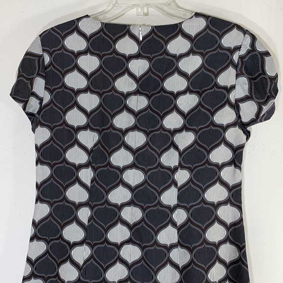 Banana Republic Factory 6 Silk V Neck Color Block Sheath Dress. - Picture 8 of 9